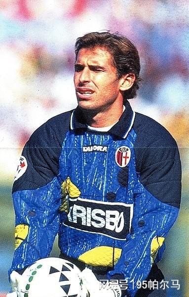 飘忽不定的门将，能单赛季吃3次红牌，也能42岁意甲扑点球