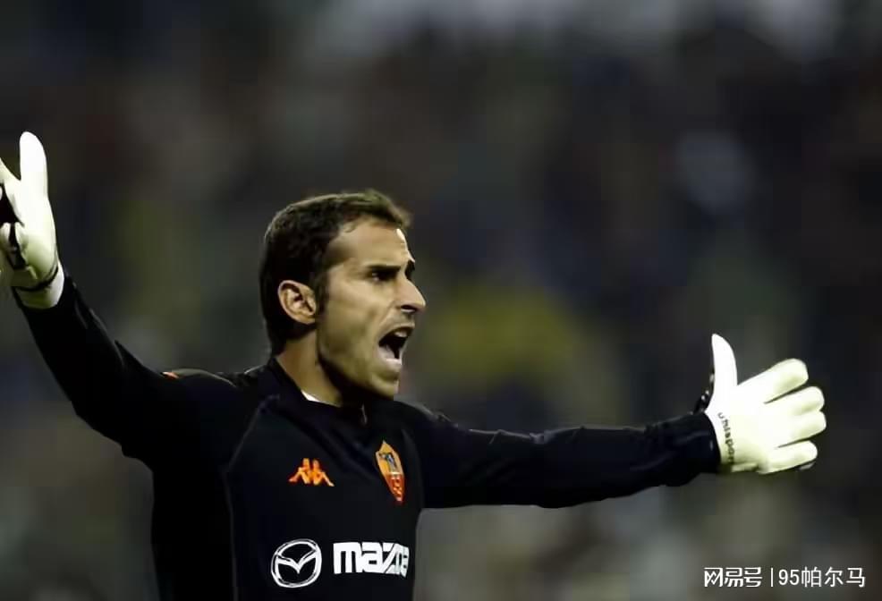 飘忽不定的门将，能单赛季吃3次红牌，也能42岁意甲扑点球
