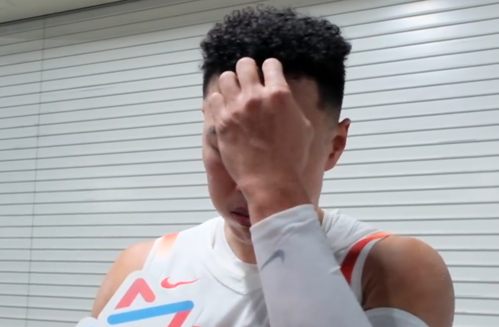 麻将胡了-猛男落泪!贺希宁真挚发言令人动容 名记直言两关键三分当记头功