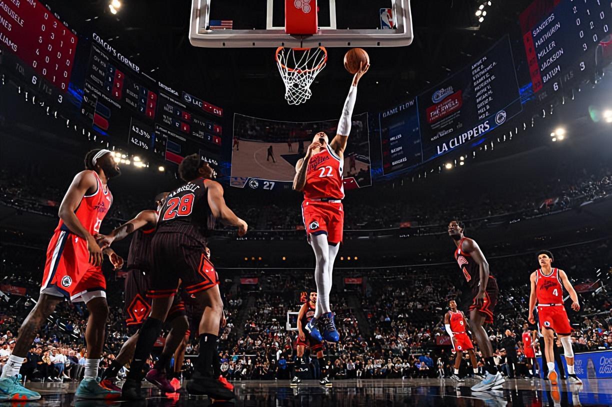 麻将胡了模拟器-又一次扮演了超级第六人的角色，侧翼新星真的在快船站稳脚跟了？