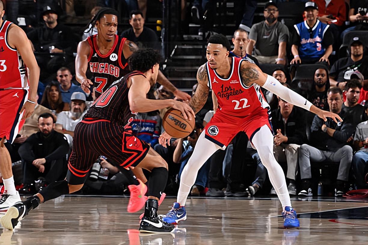 麻将胡了模拟器-又一次扮演了超级第六人的角色，侧翼新星真的在快船站稳脚跟了？