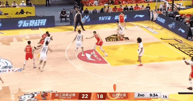麻将胡了2-小巴里-布朗突破过掉迪亚洛上篮，迪亚洛又身后追防上演钉板大帽